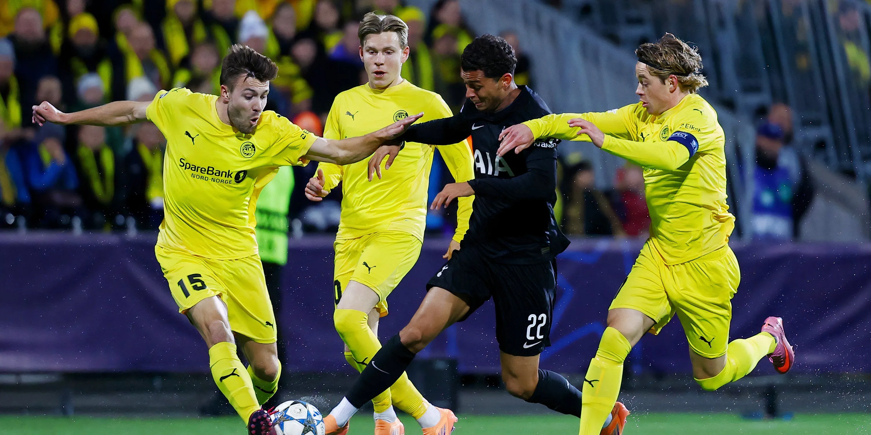 Brennan Johnson với vẻ mặt thất thần, thể hiện phong độ không ổn định tại Tottenham