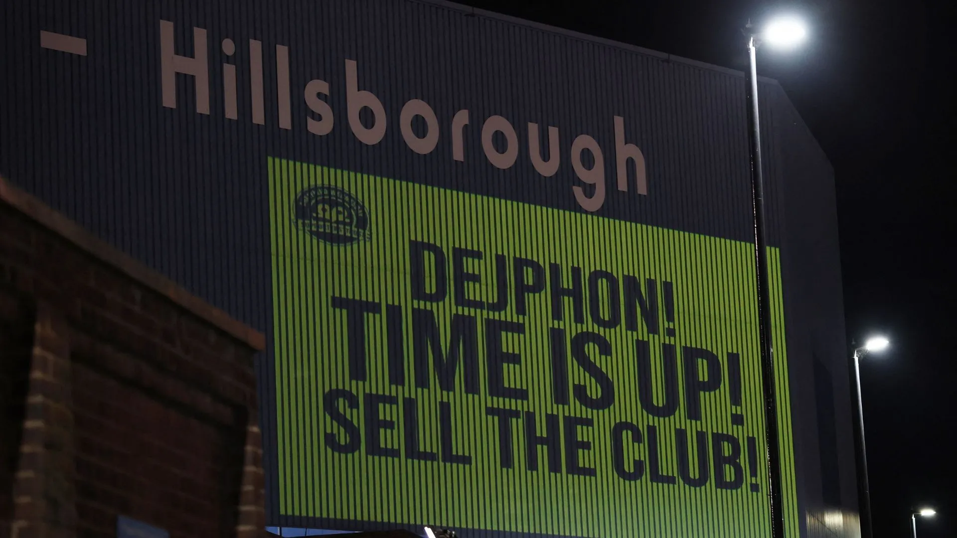 Cổ động viên Sheffield Wednesday biểu tình và ủng hộ đội bóng tại Hillsborough