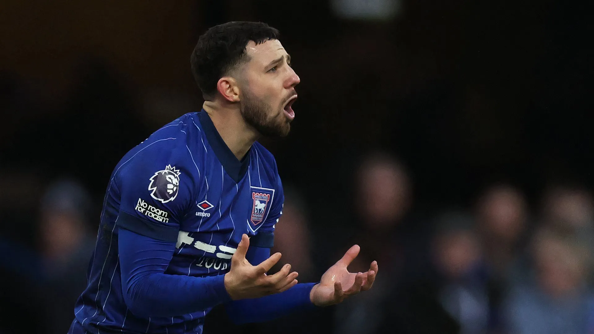 Conor Chaplin trong màu áo Ipswich, tiền đạo được đem cho mượn tại Portsmouth với điều khoản gọi lại tháng 1