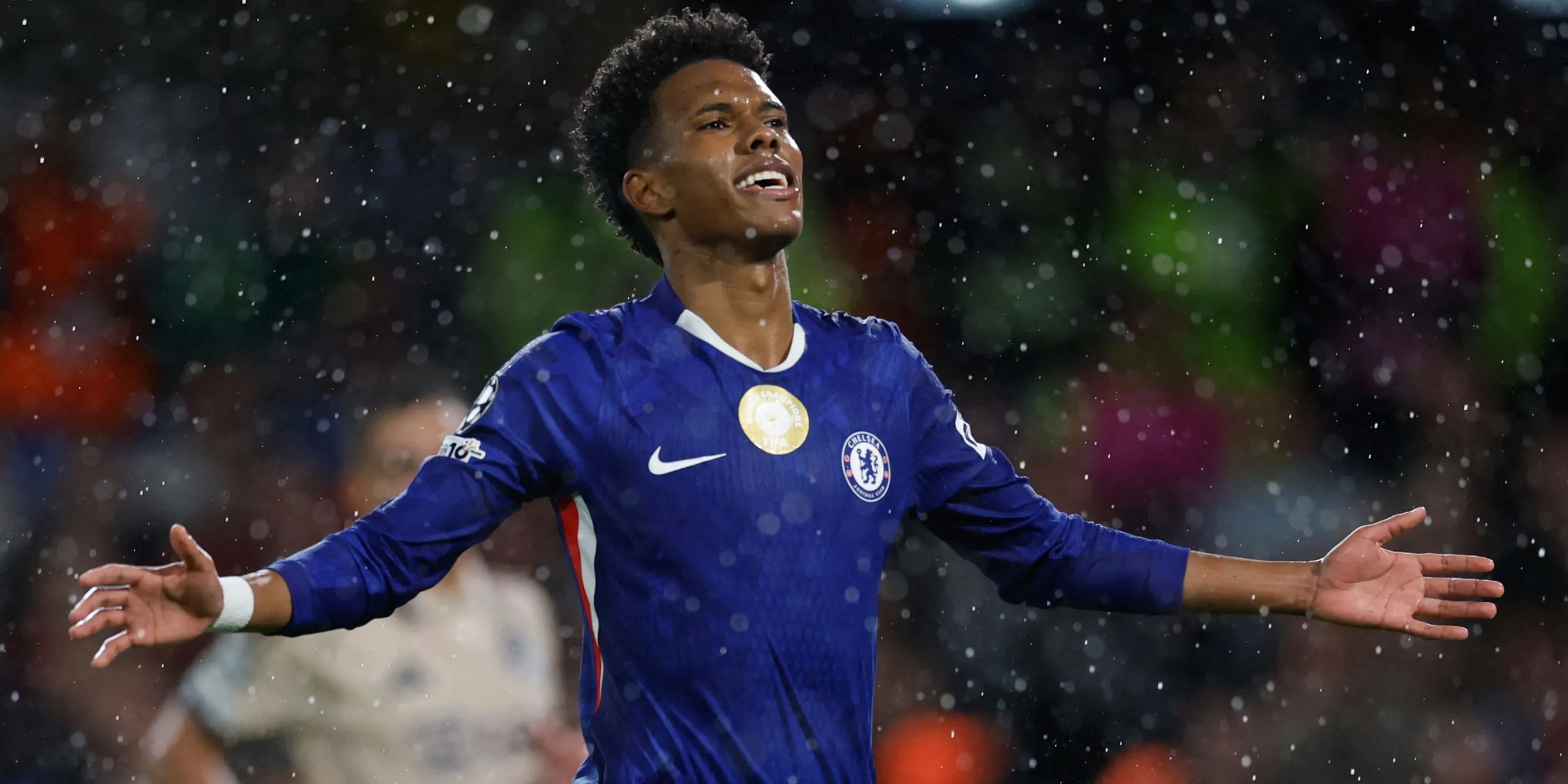 Estevao thực hiện quả phạt đền cho Chelsea, biểu tượng cho khả năng dứt điểm và sự tự tin của tài năng trẻ Brazil