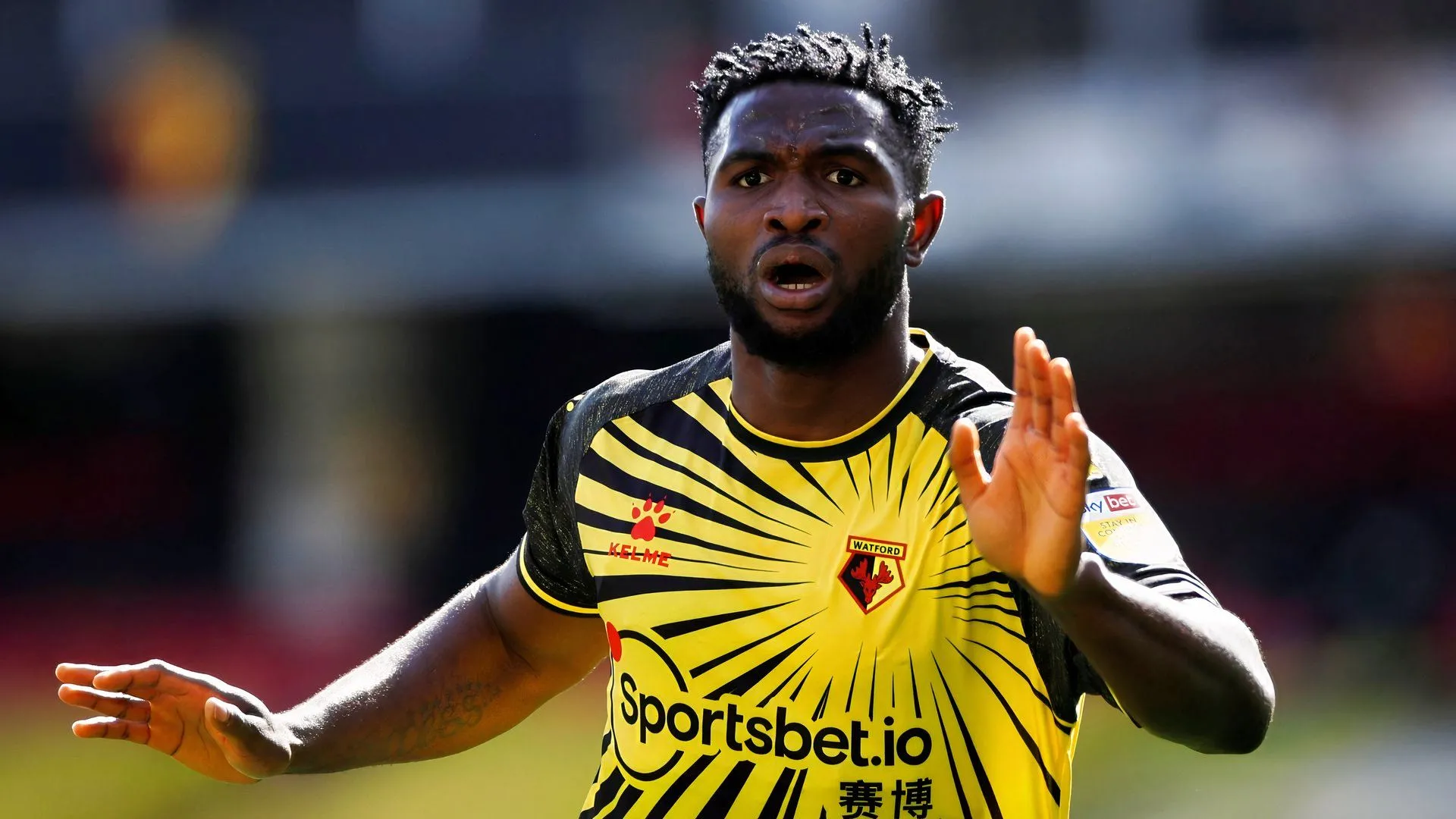 Isaac Success, tiền đạo người Nigeria với kinh nghiệm châu Âu và Trung Đông, hiện là lựa chọn tự do cho các CLB Championship tìm phương án tấn công