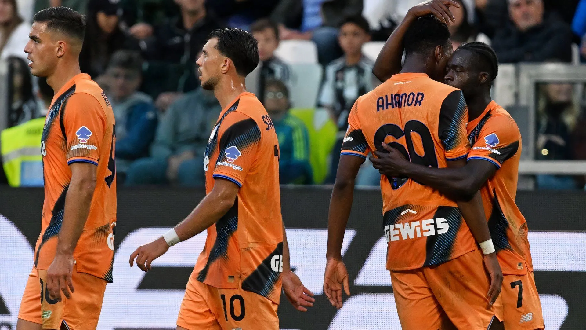 Kamaldeen Sulemana ăn mừng bàn thắng cho Atalanta trước Juventus, khởi đầu ấn tượng ở Serie A