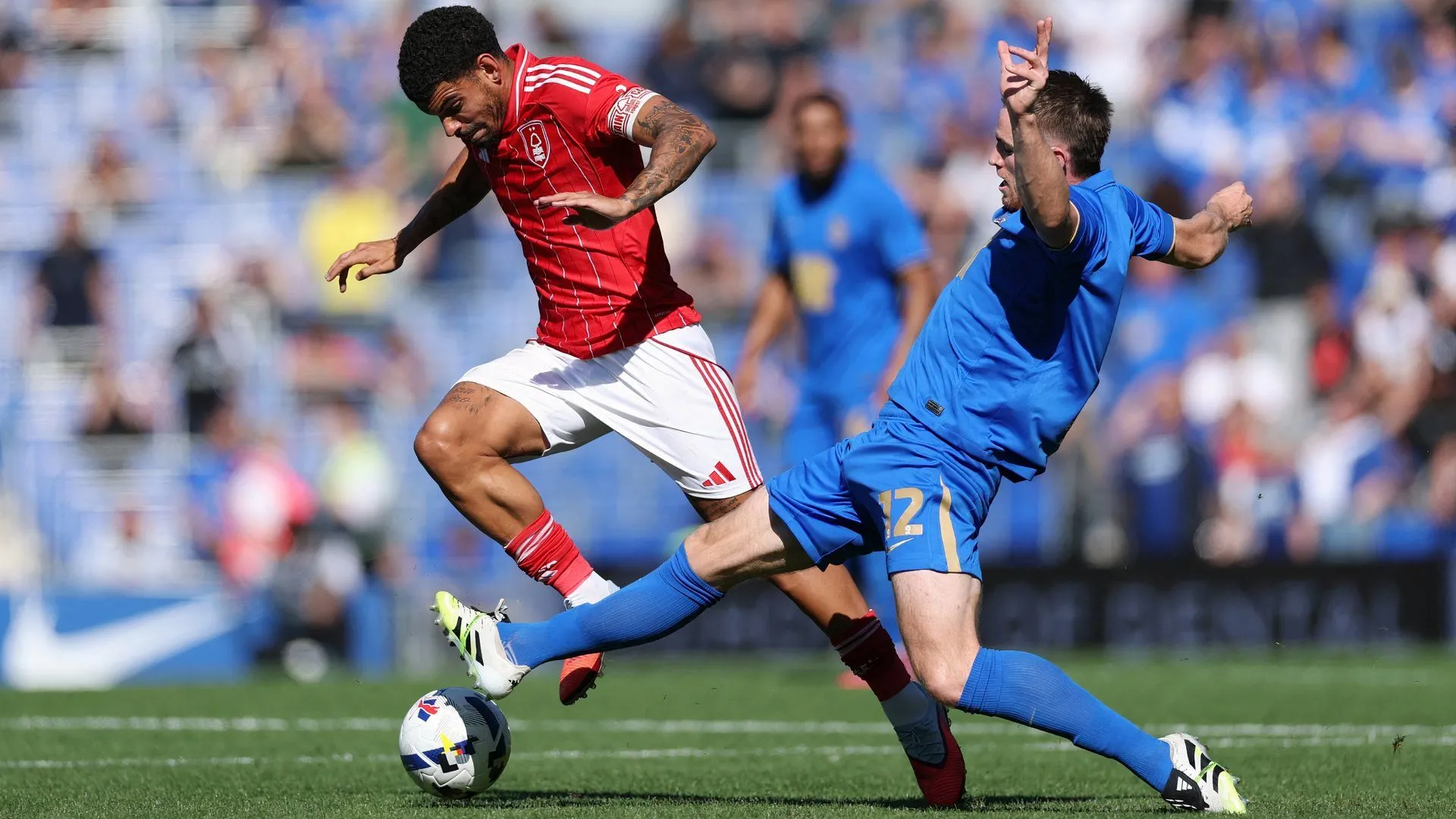 Marc Leonard trong màu áo Birmingham City đối đầu Nottingham Forest, tiền vệ trẻ tìm kiếm cơ hội đá chính