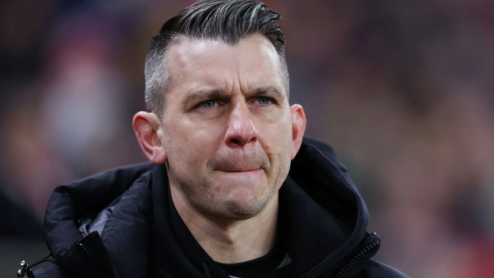 Matt Bloomfield trên đường biên sân Kenilworth Road khi còn dẫn dắt Luton Town