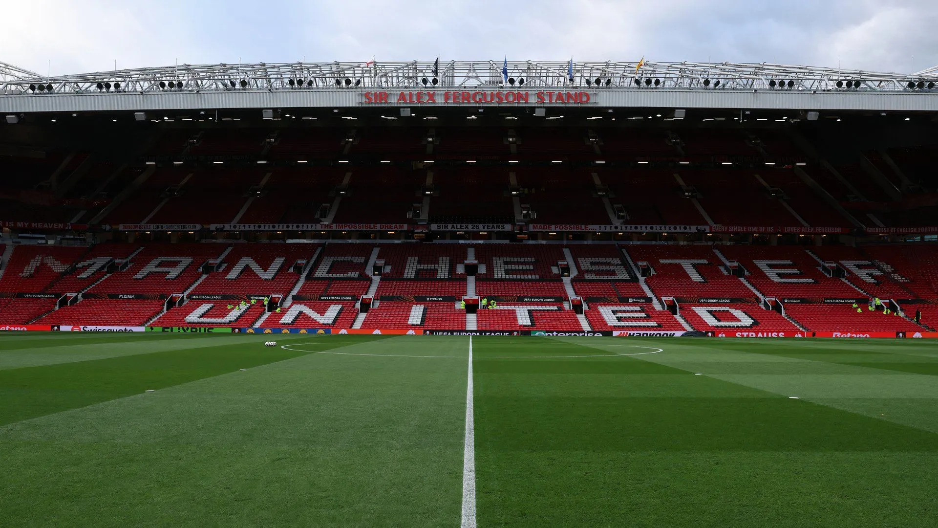 Old Trafford - sân nhà Manchester United, nơi đội bóng thường tích lũy tài năng trẻ từ khắp nơi