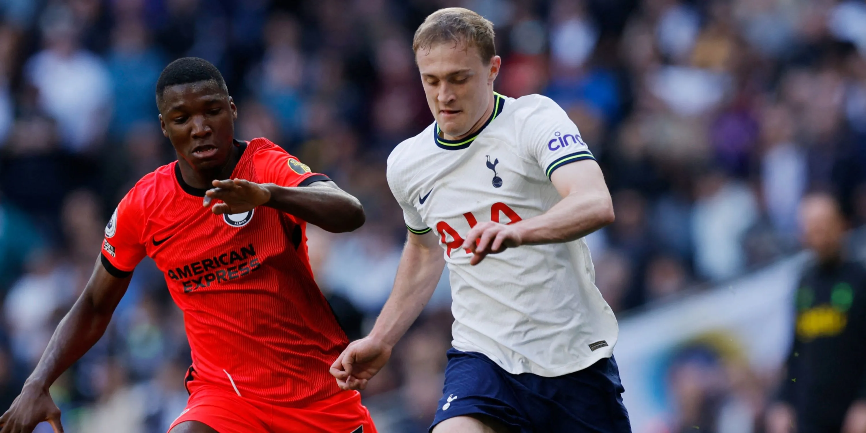 Oliver Skipp trong màu áo Tottenham, ảnh minh họa những trận đấu anh được tin dùng nhưng gặp hạn chế với bóng