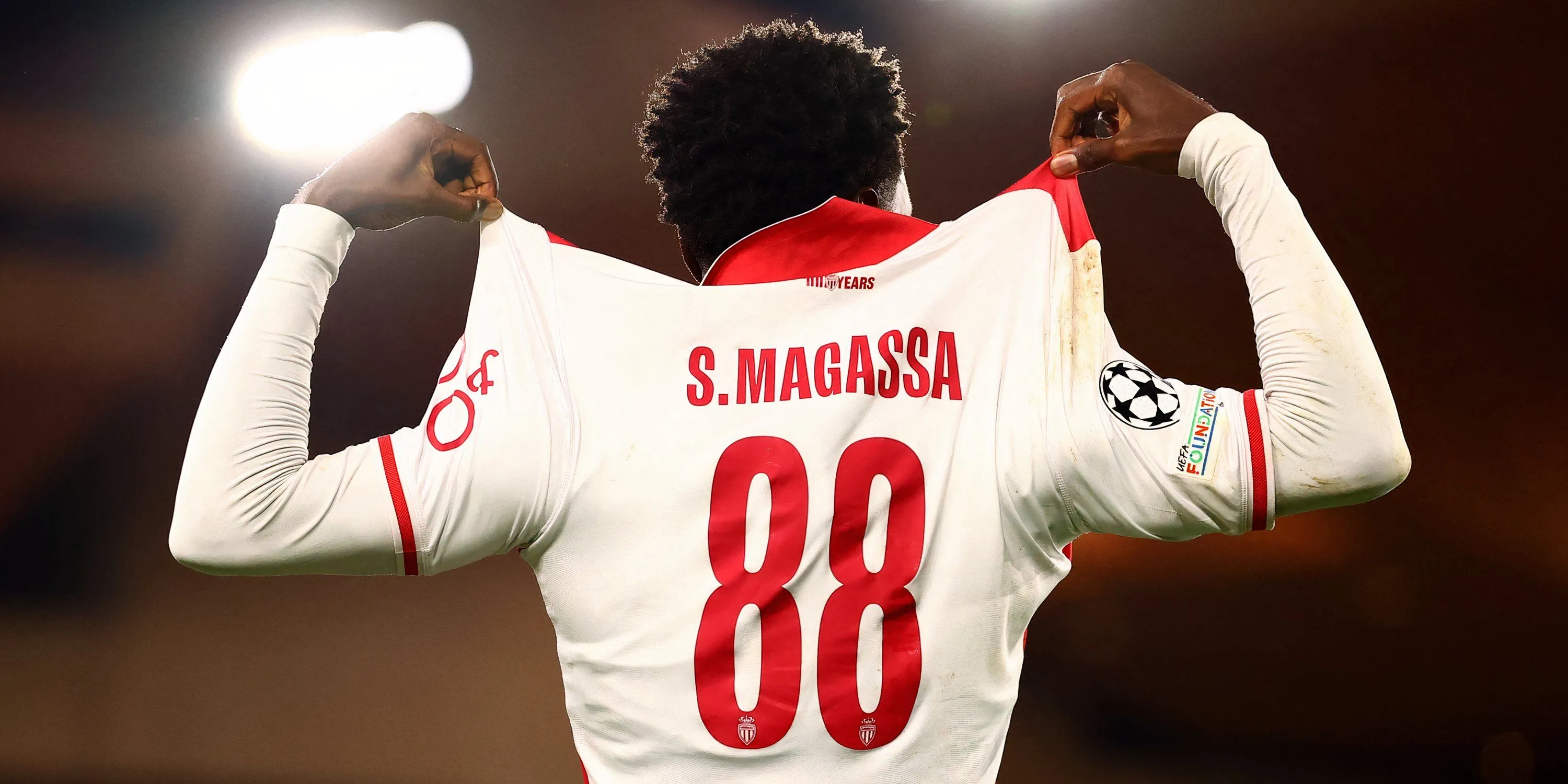 Soungoutou Magassa trong màu áo West Ham, tiền vệ có khả năng phòng ngự và phát động tấn công