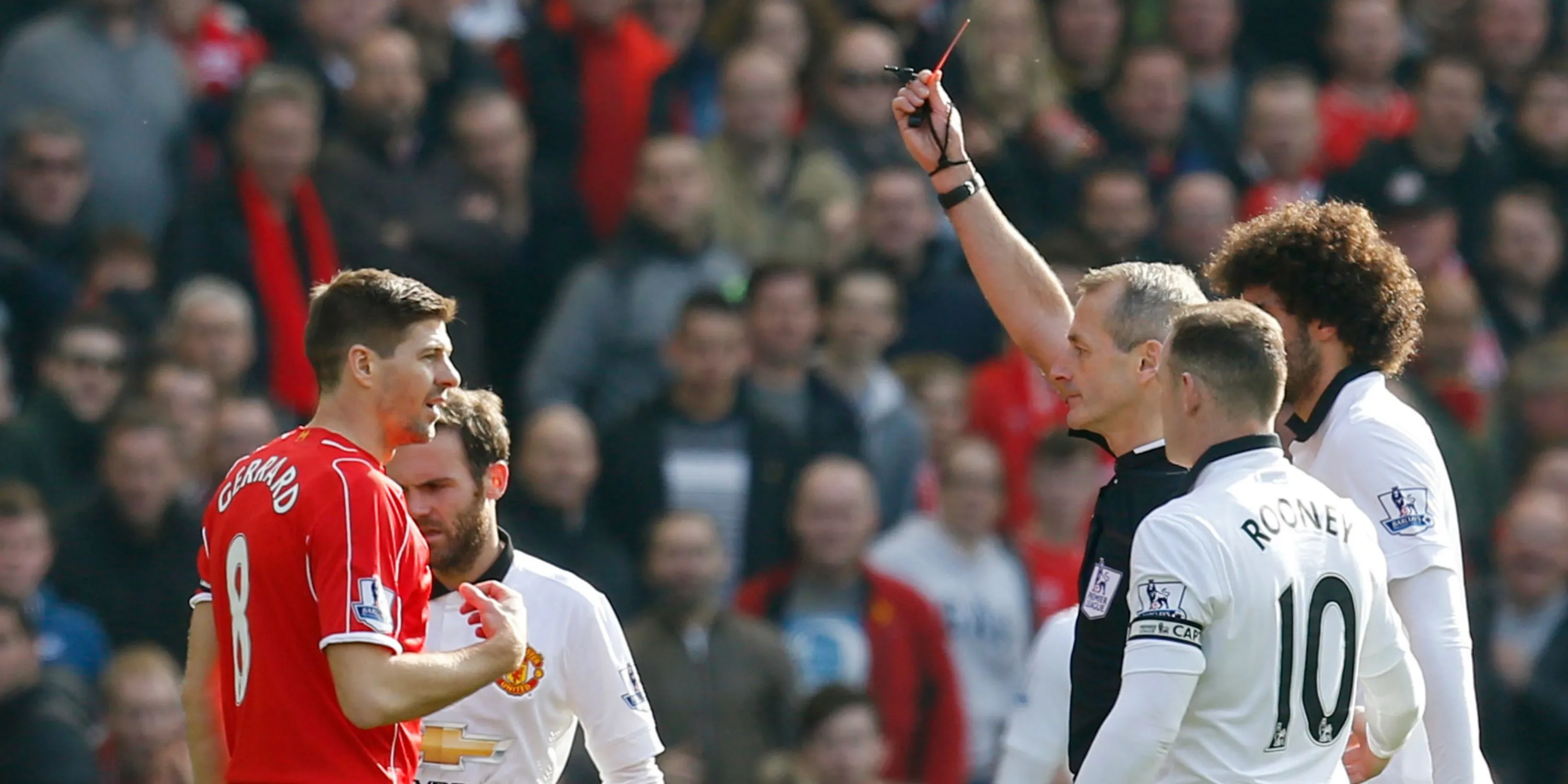 Steven Gerrard nhận thẻ đỏ chỉ 38 giây sau khi vào sân, tạo bước ngoặt trận đấu tại Anfield