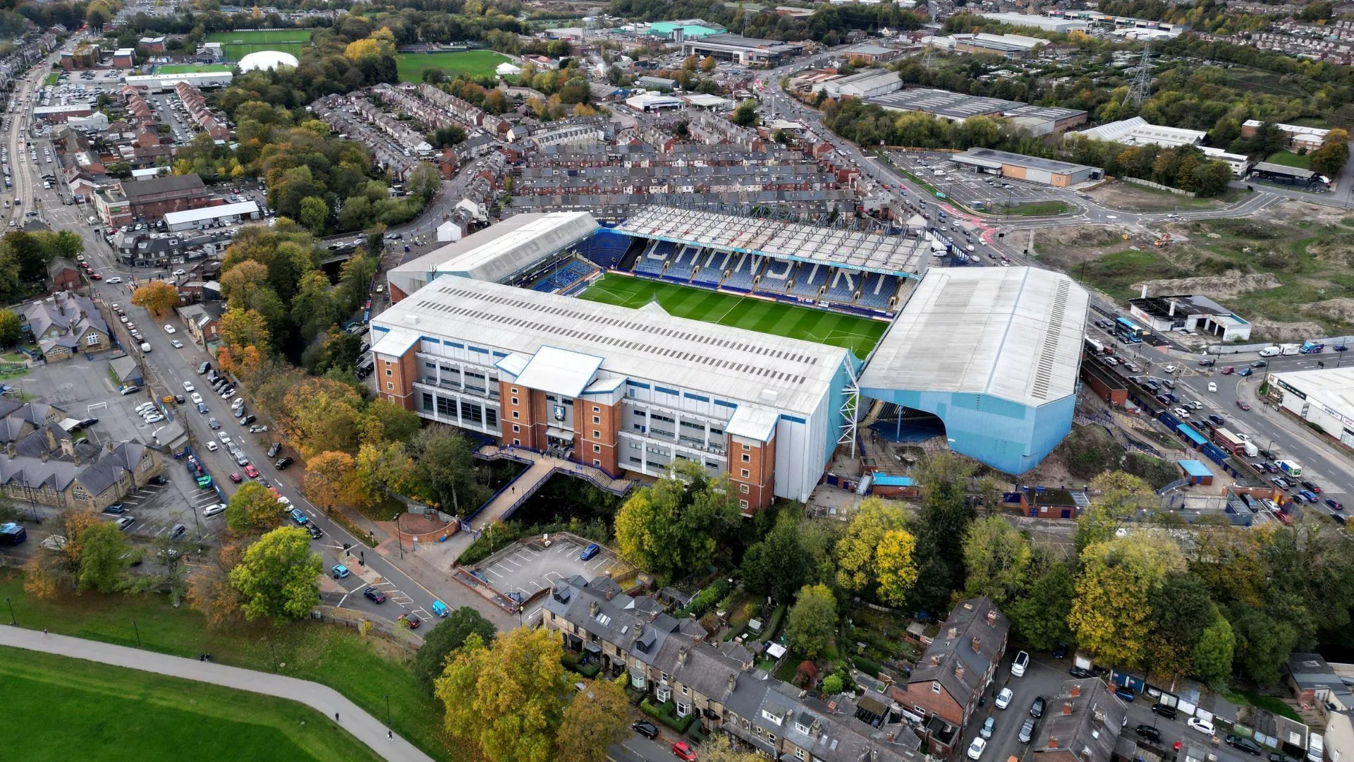 Toàn cảnh Hillsborough nhìn từ trên cao, nơi CĐV trở về ủng hộ Sheffield Wednesday