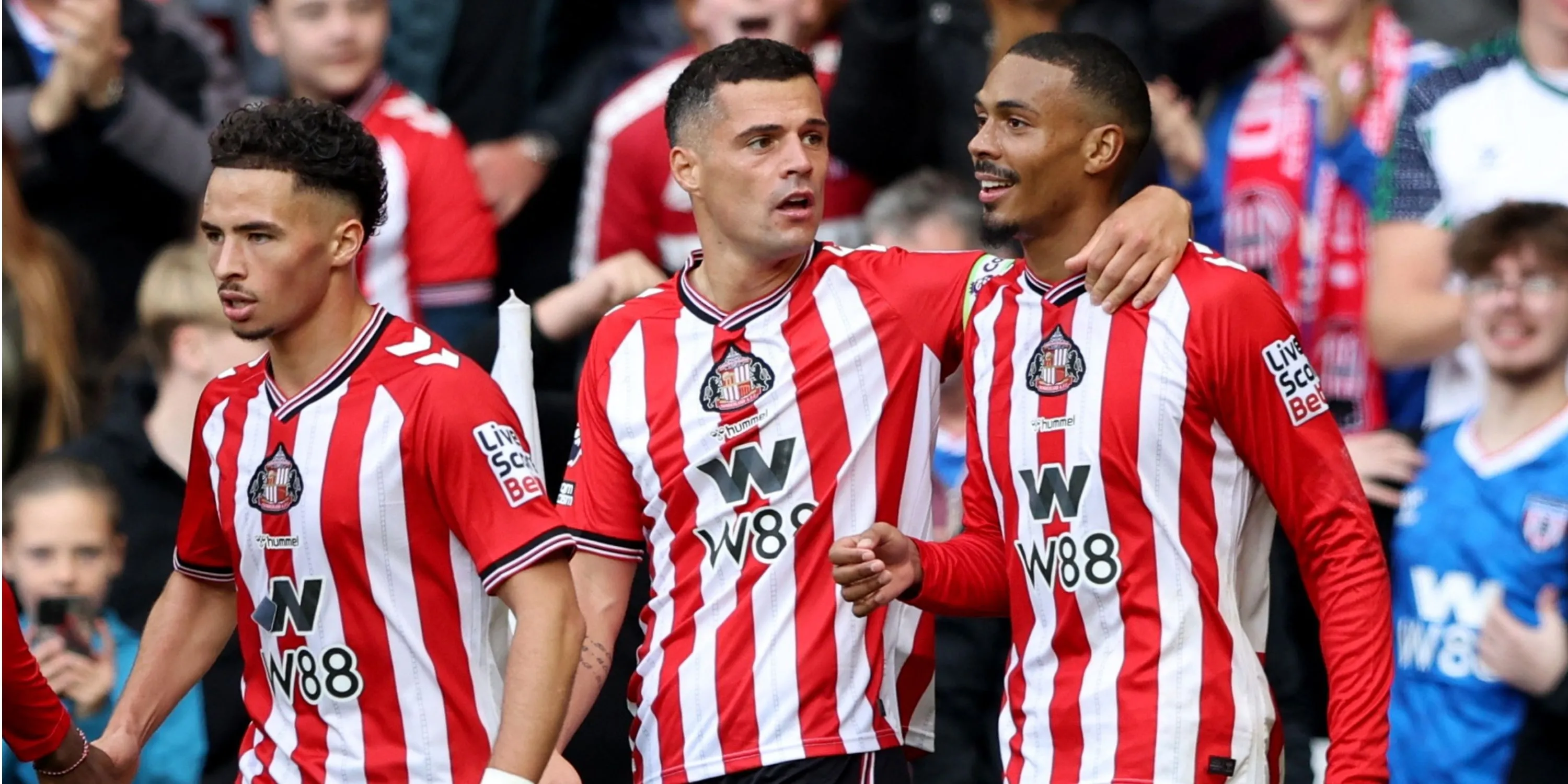 Wilson Isidor ăn mừng bàn thắng cho Sunderland