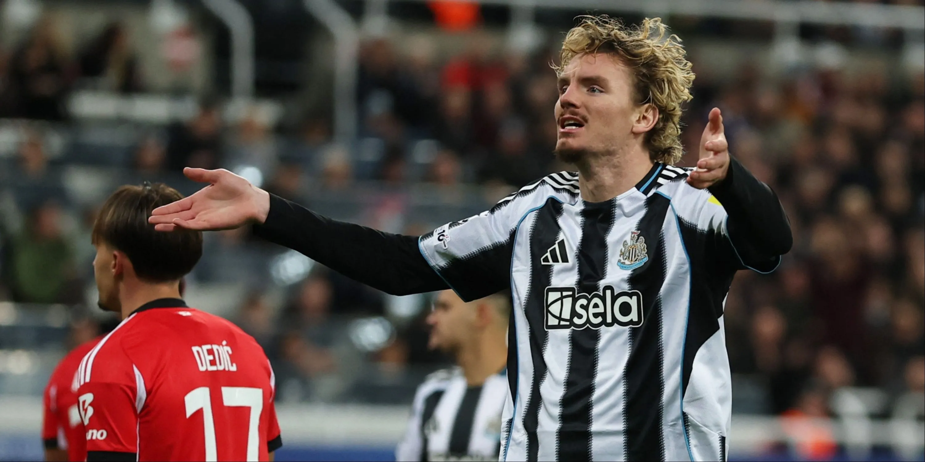 Woltemade trong trang phục Newcastle, biểu tượng cho tiềm năng phát triển tại Premier League