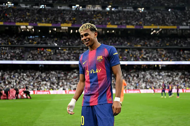 Yamal không bị ảnh hưởng sau vụ xô xát ở Bernabeu, hậu trường phòng thay đồ Barcelona