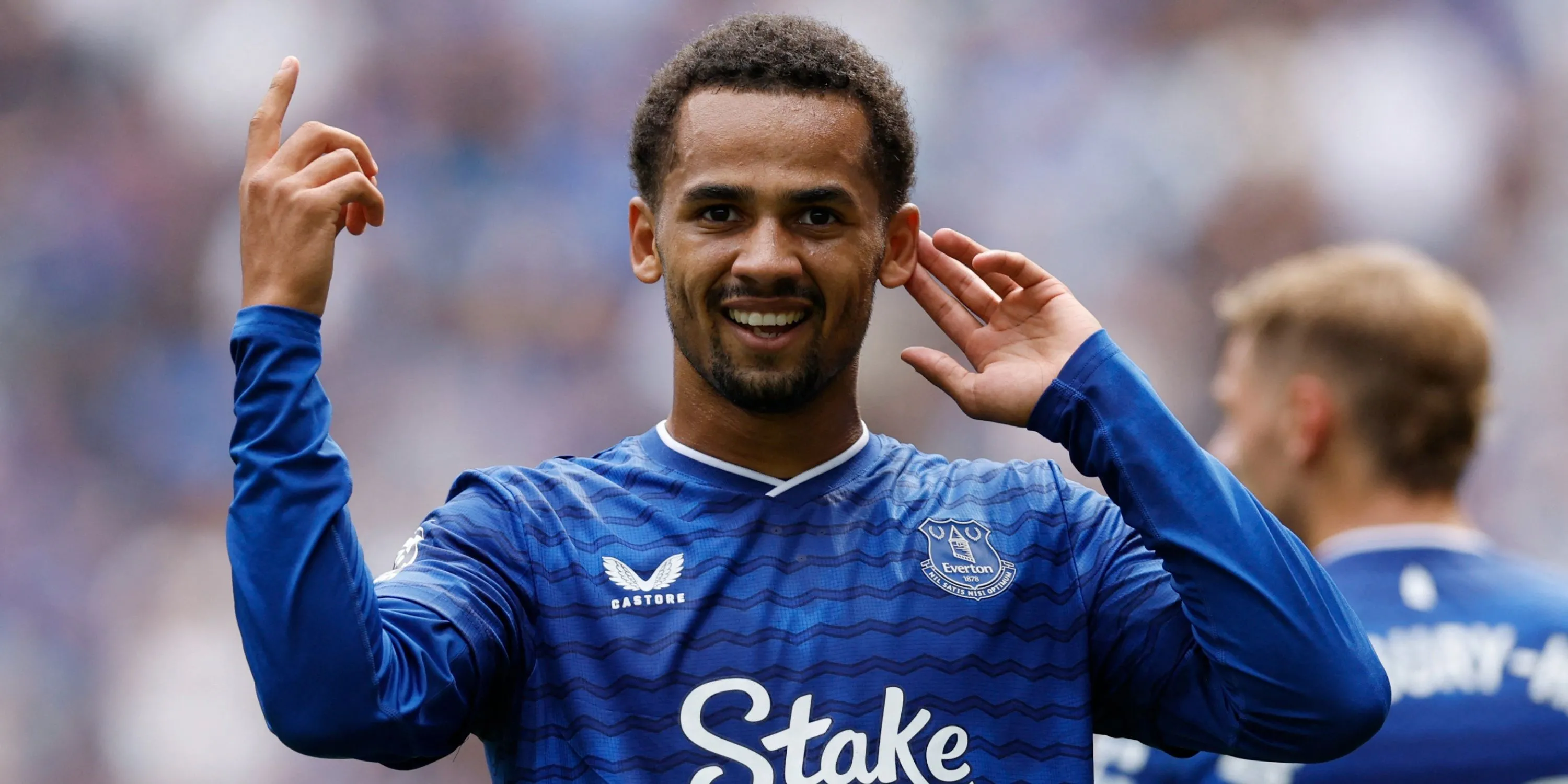 Iliman Ndiaye tỏ rõ tài năng cá nhân với những pha xoay người khéo léo trên cánh phải