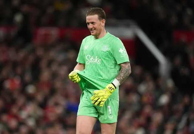 Jordan Pickford chơi xuất sắc cứu thua cho Everton.