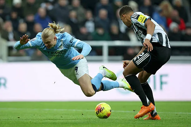 Malick Thiaw phong tỏa thành công Erling Haaland